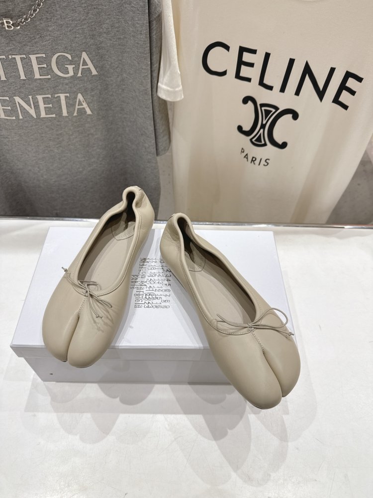 Балетки tabi с раздвоенным носком фото 3