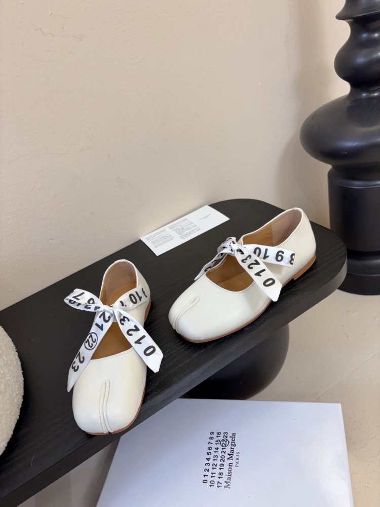 Балетки tabi с раздвоенным носком фото 3