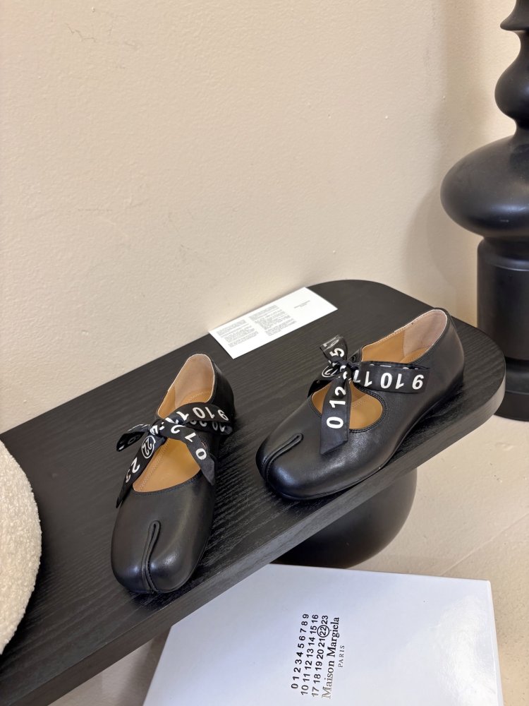 Балетки tabi с раздвоенным носком фото 3