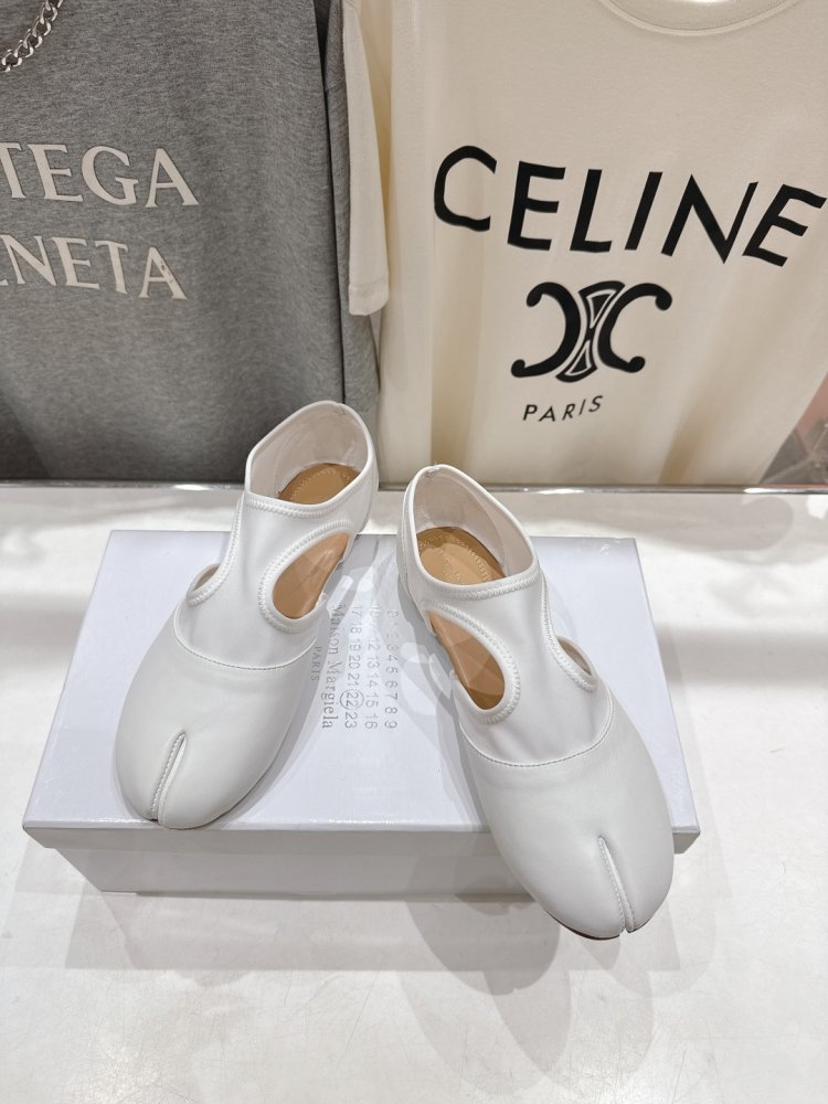 Балетки tabi с раздвоенным носком фото 3