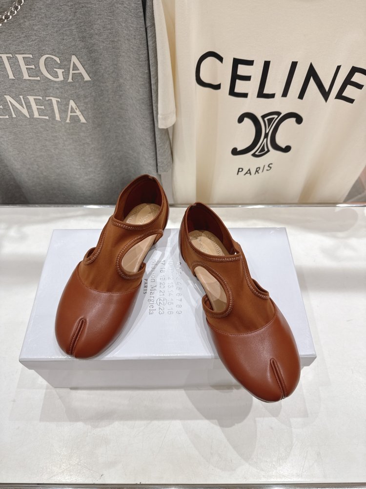 Балетки tabi с раздвоенным носком фото 3