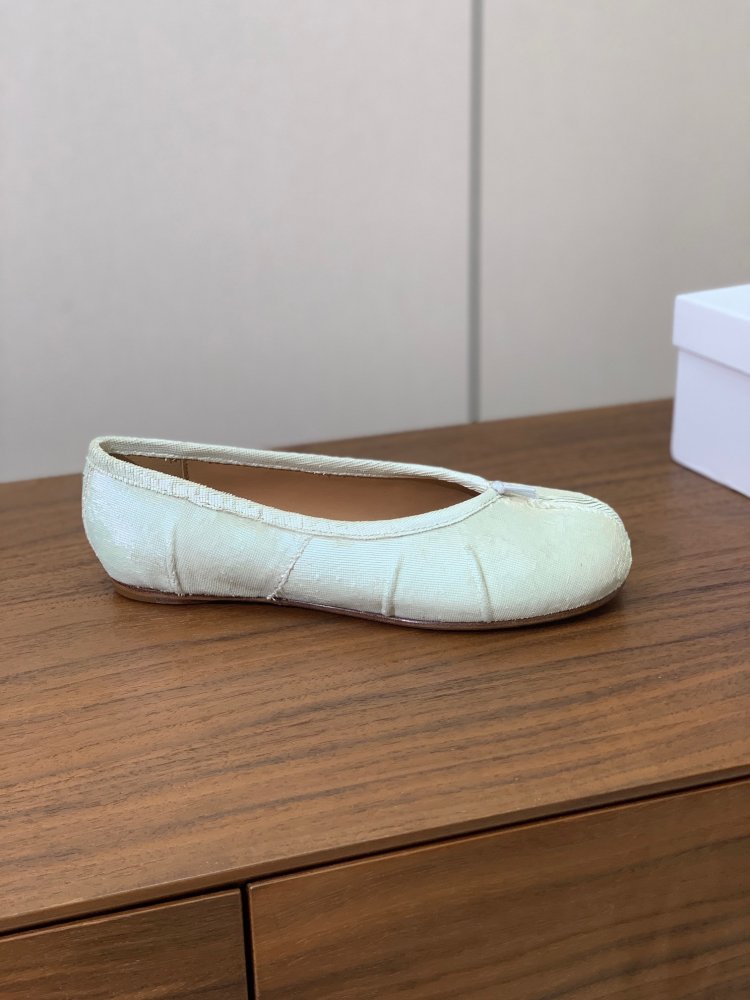 Балетки Tabi с раздвоенным носком фото 4