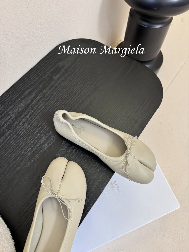 Балетки tabi с раздвоенным носком фото 4