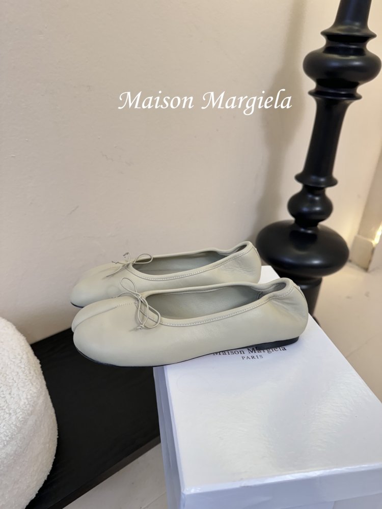 Балетки tabi с раздвоенным носком фото 5