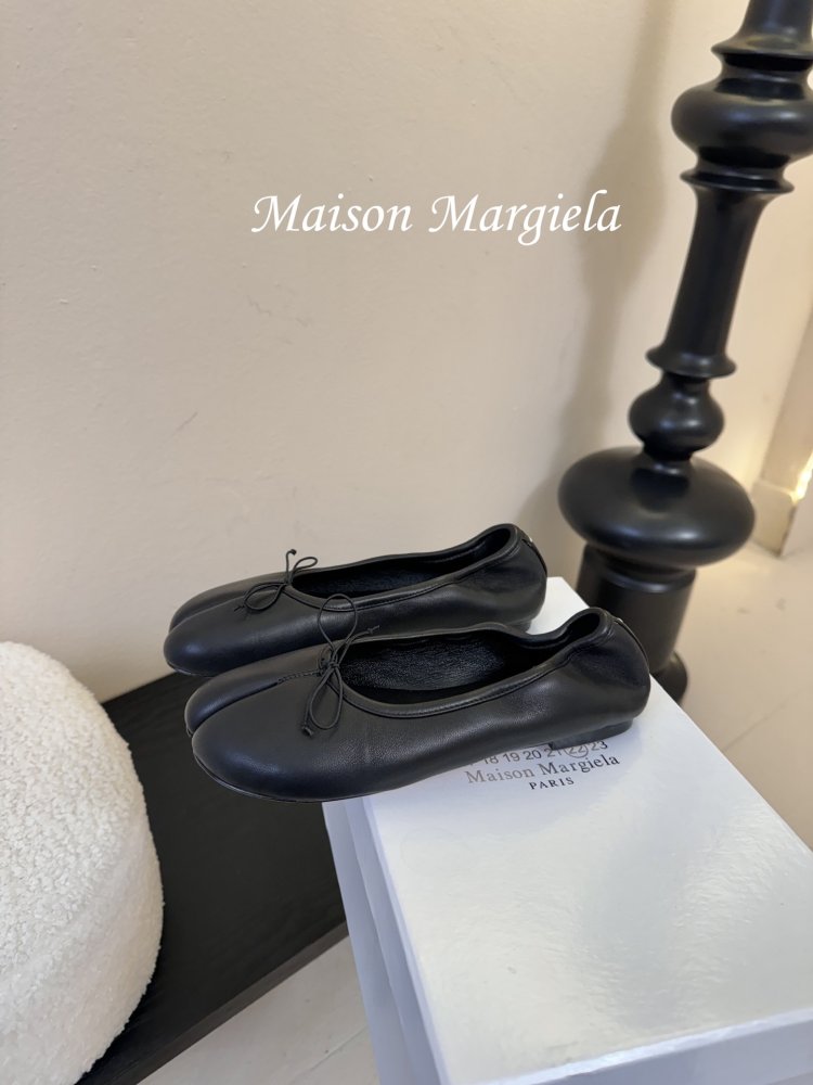 Балетки tabi с раздвоенным носком фото 5