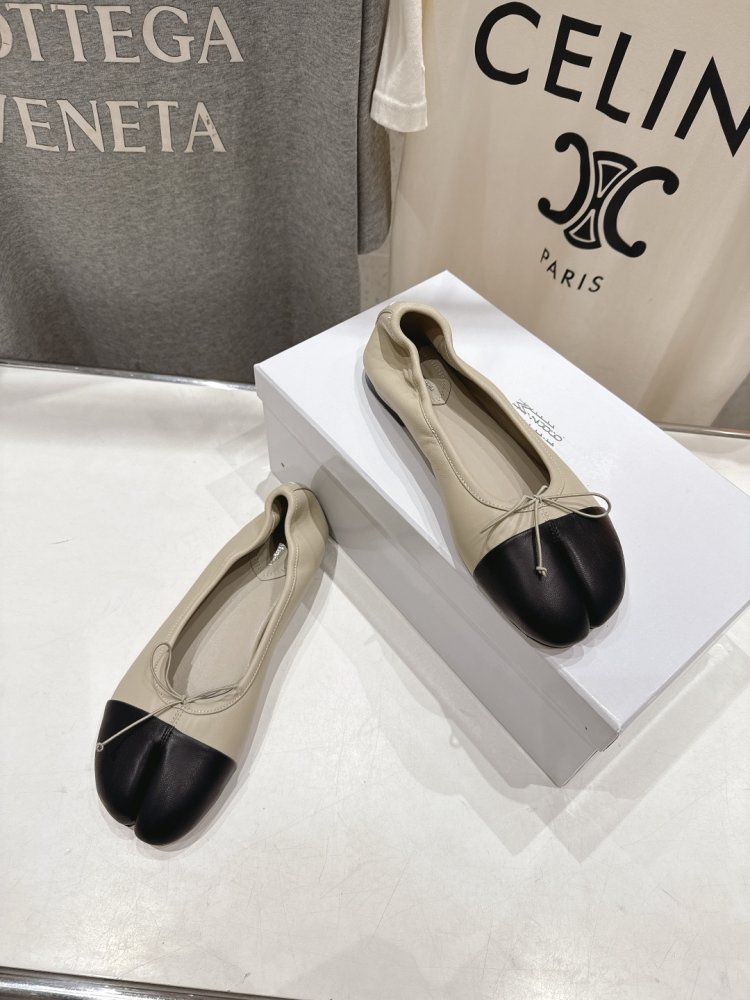 Балетки tabi с раздвоенным носком фото 5