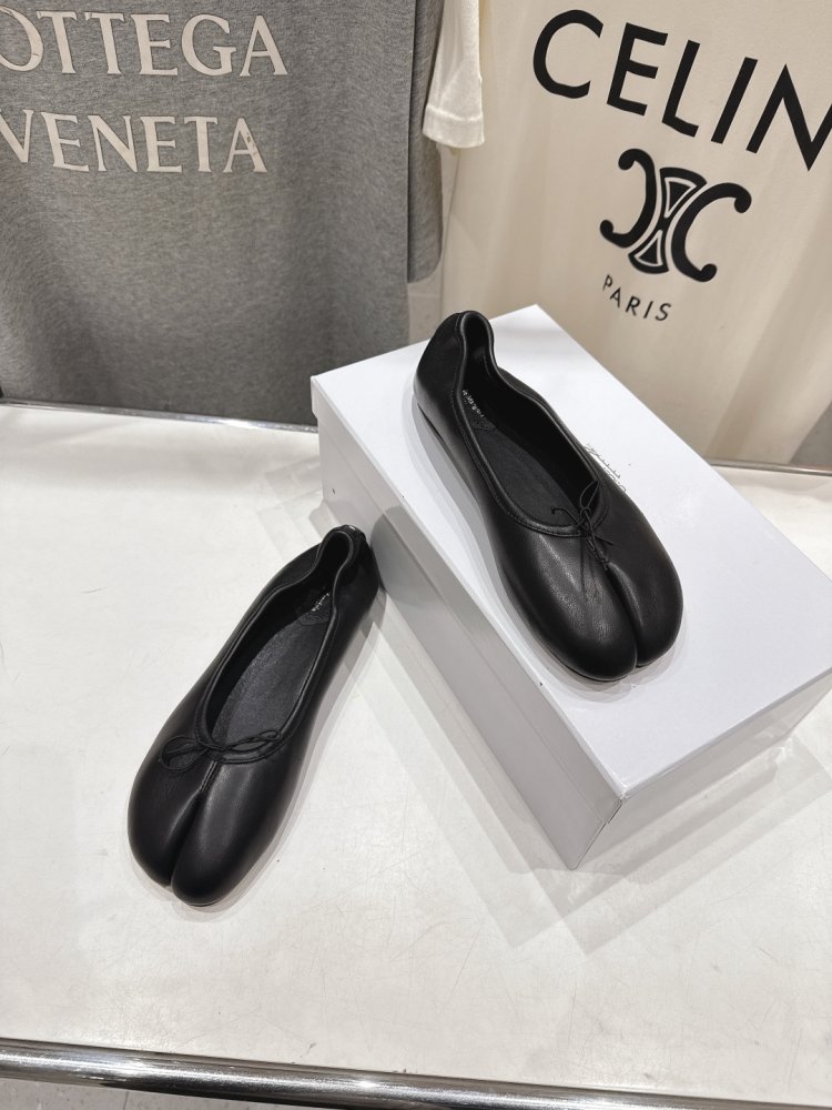 Балетки tabi с раздвоенным носком фото 5