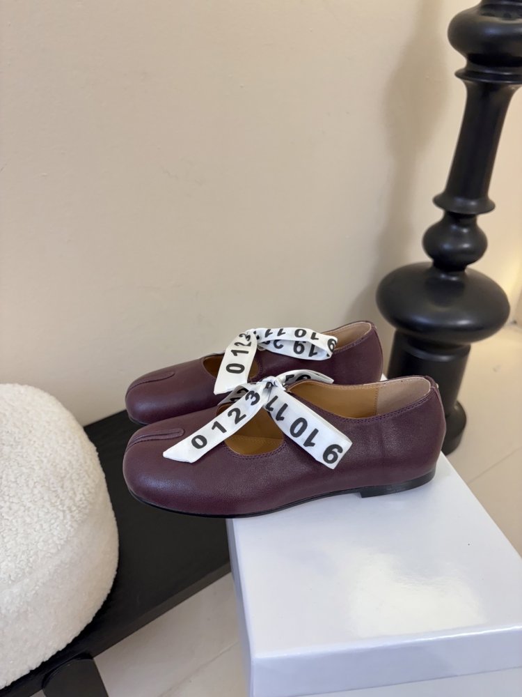 Балетки tabi с раздвоенным носком фото 5