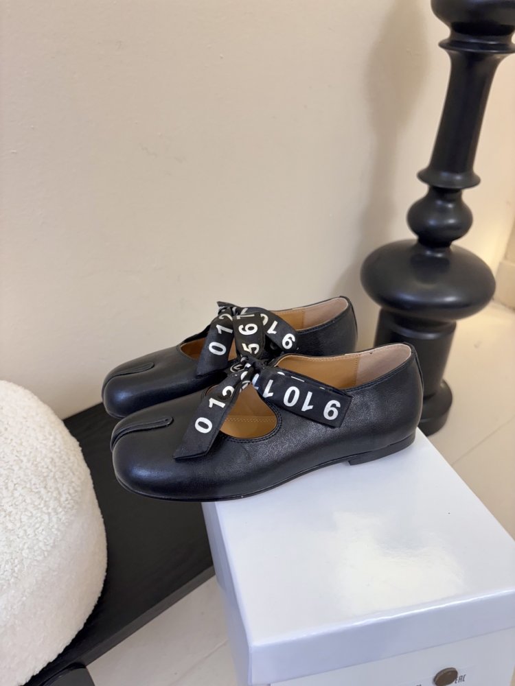 Балетки tabi с раздвоенным носком фото 5