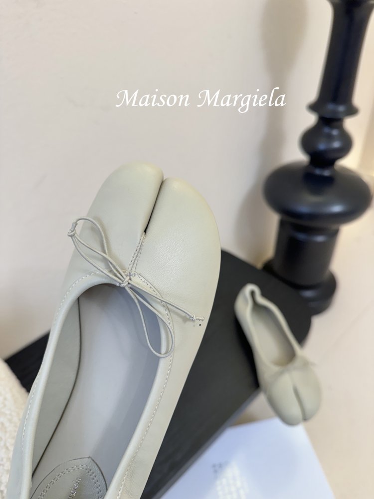 Балетки tabi с раздвоенным носком фото 6