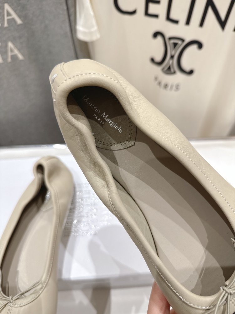 Балетки tabi с раздвоенным носком фото 6