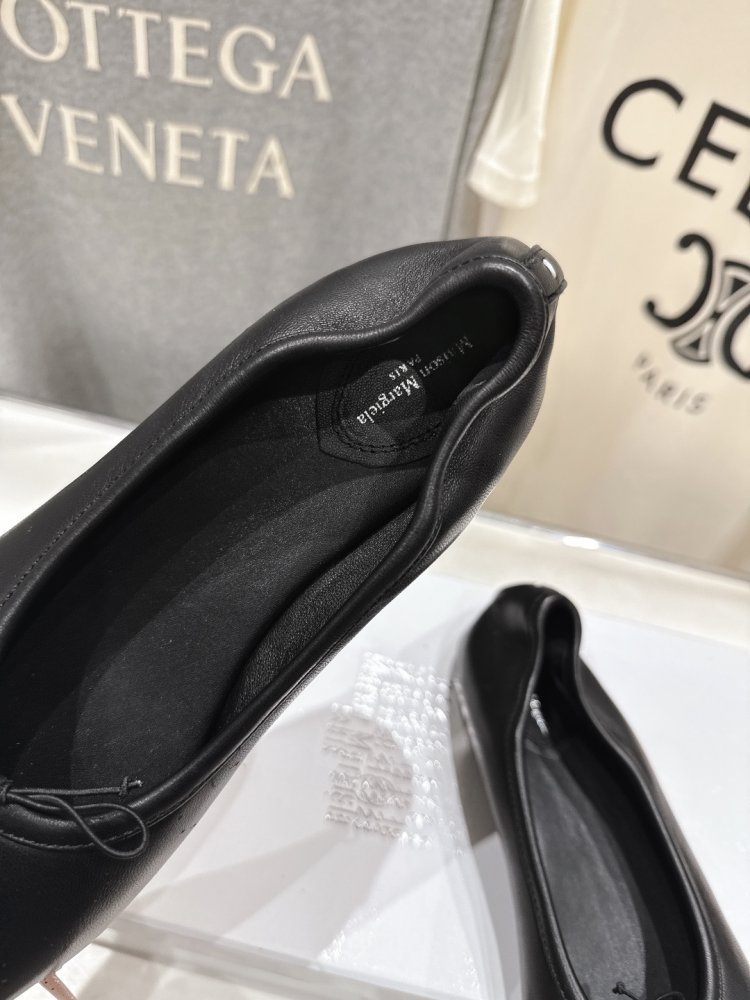 Балетки tabi с раздвоенным носком фото 6