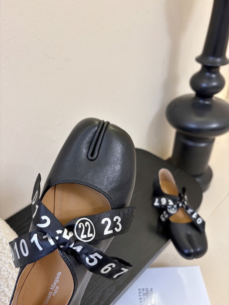 Балетки tabi с раздвоенным носком фото 6