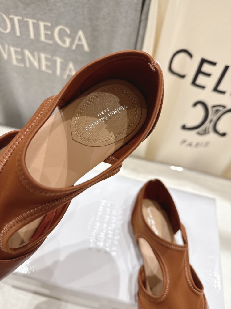 Балетки tabi с раздвоенным носком фото 6