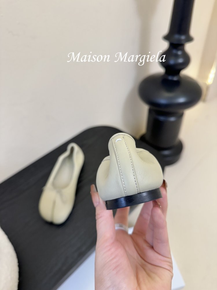 Балетки tabi с раздвоенным носком фото 7