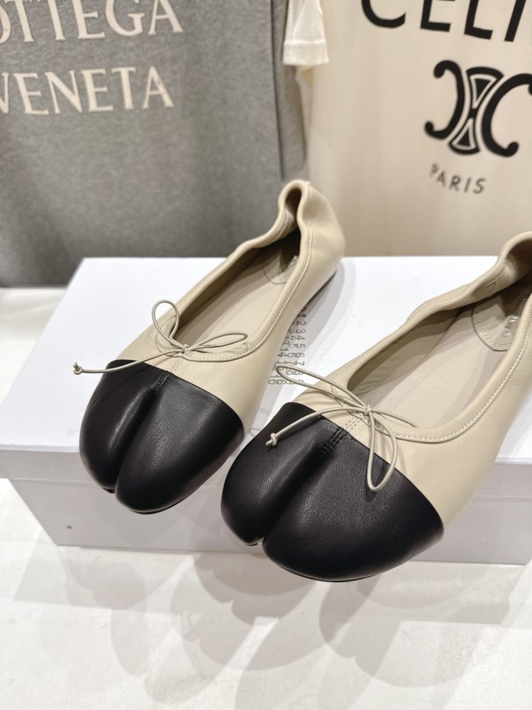 Балетки tabi с раздвоенным носком фото 7