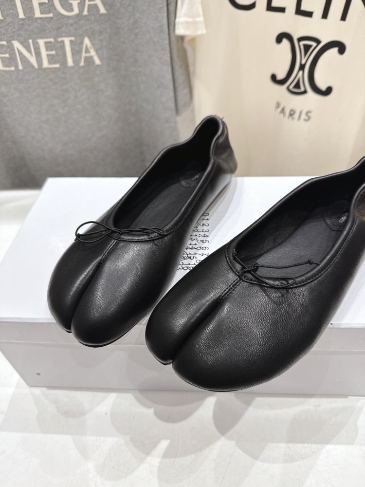 Балетки tabi с раздвоенным носком фото 7