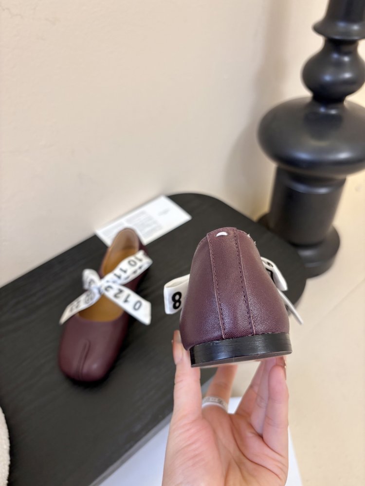 Балетки tabi с раздвоенным носком фото 7