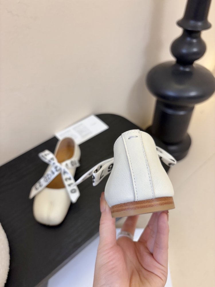 Балетки tabi с раздвоенным носком фото 7