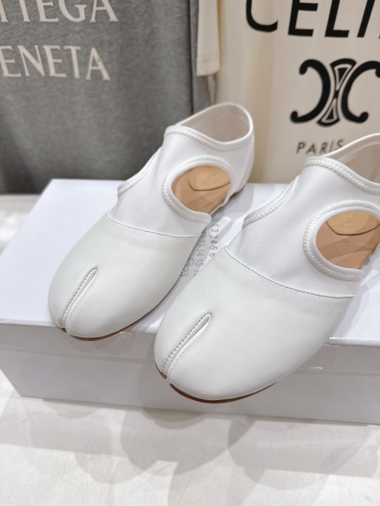 Балетки tabi с раздвоенным носком фото 7