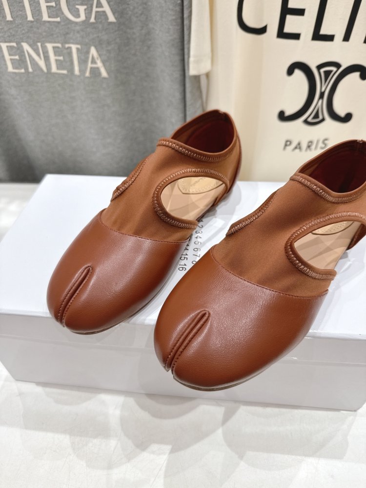 Балетки tabi с раздвоенным носком фото 7