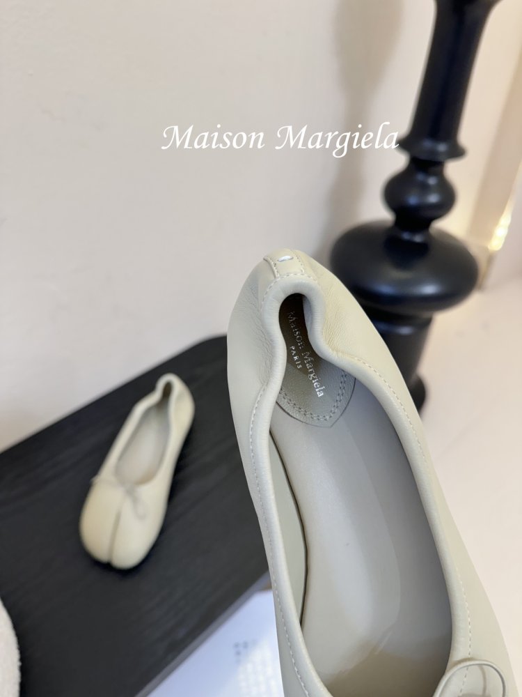 Балетки tabi с раздвоенным носком фото 8