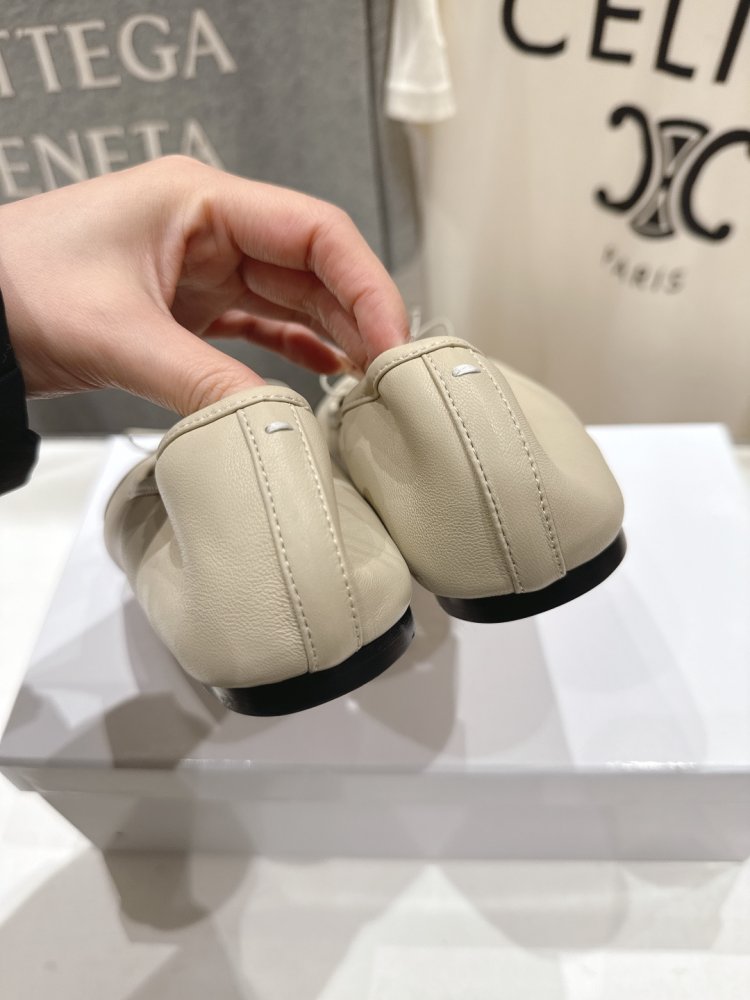 Балетки tabi с раздвоенным носком фото 8