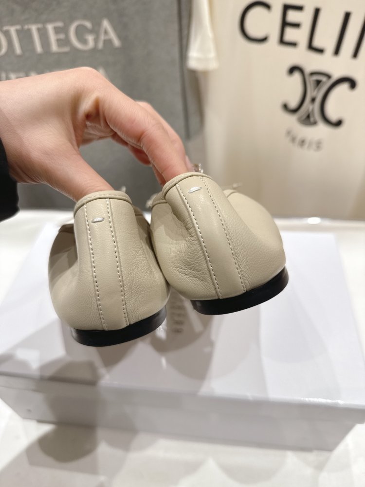 Балетки tabi с раздвоенным носком фото 8