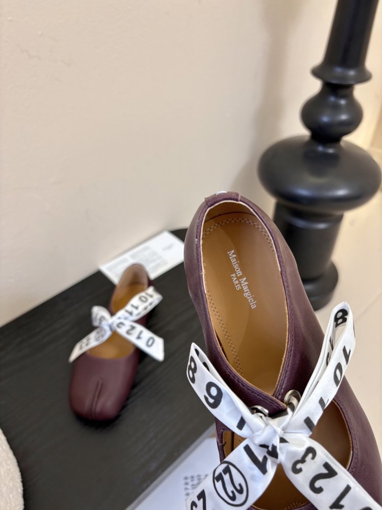 Балетки tabi с раздвоенным носком фото 8