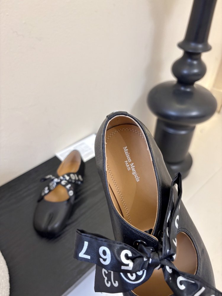 Балетки tabi с раздвоенным носком фото 8