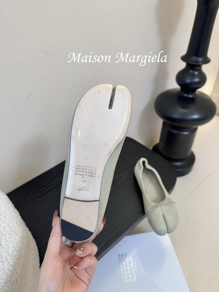 Балетки tabi с раздвоенным носком фото 9