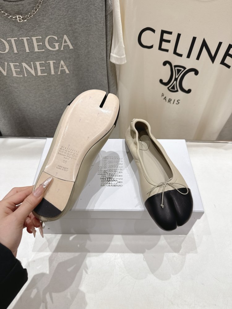 Балетки tabi с раздвоенным носком фото 9