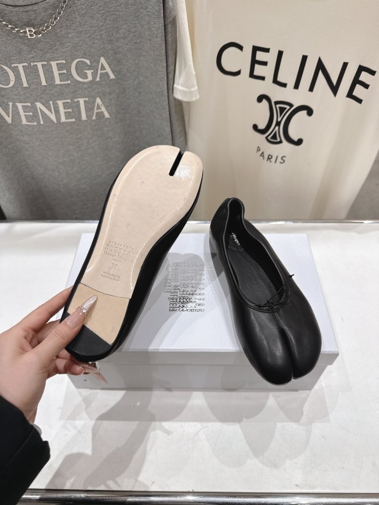 Балетки tabi с раздвоенным носком фото 9