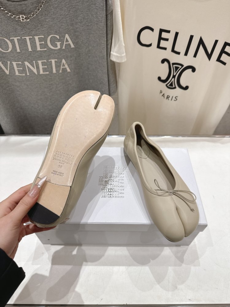 Балетки tabi с раздвоенным носком фото 9