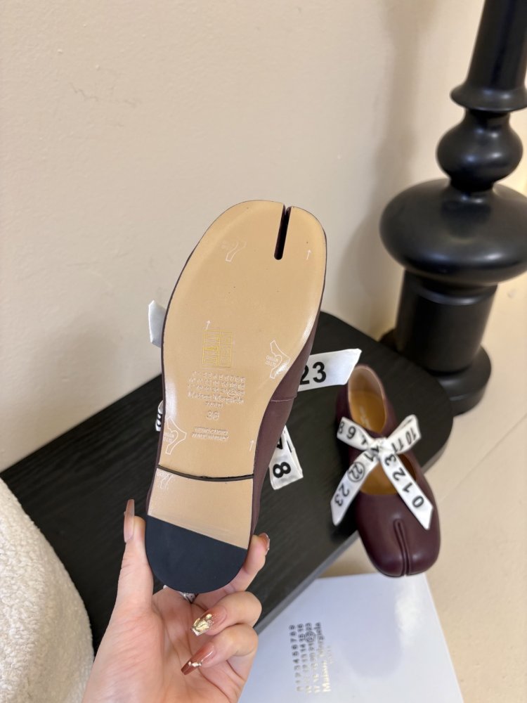 Балетки tabi с раздвоенным носком фото 9