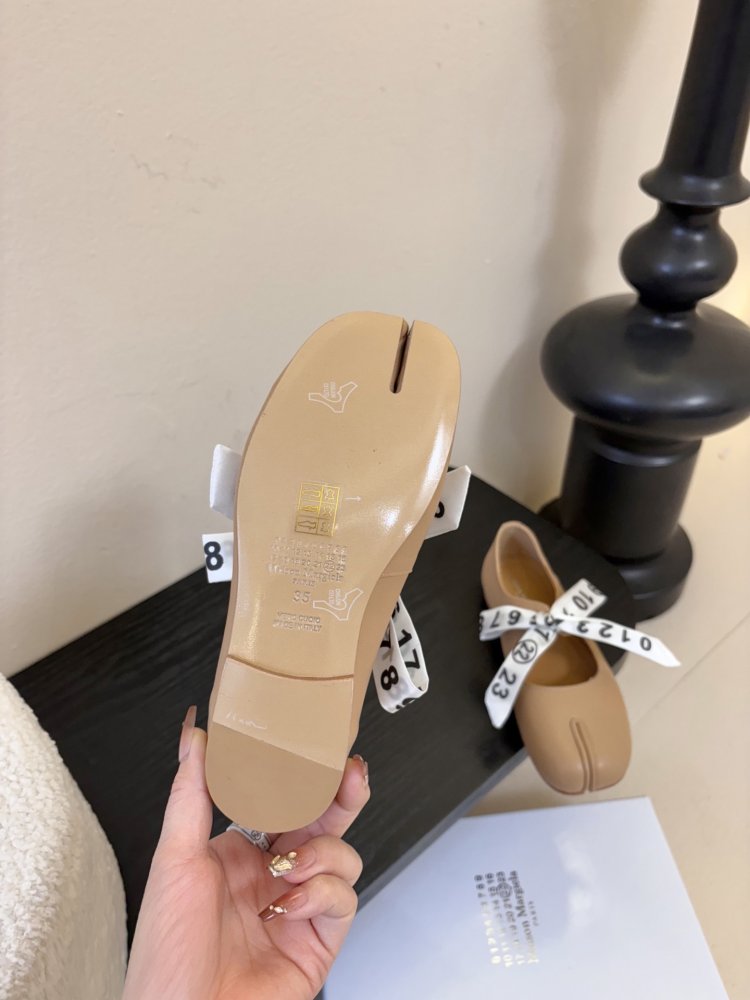 Балетки tabi с раздвоенным носком фото 9