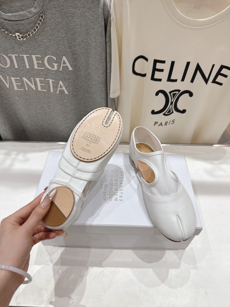 Балетки tabi с раздвоенным носком фото 9