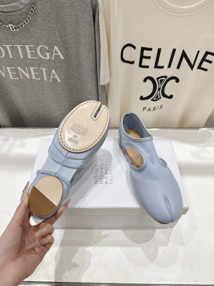 Балетки tabi с раздвоенным носком фото 9