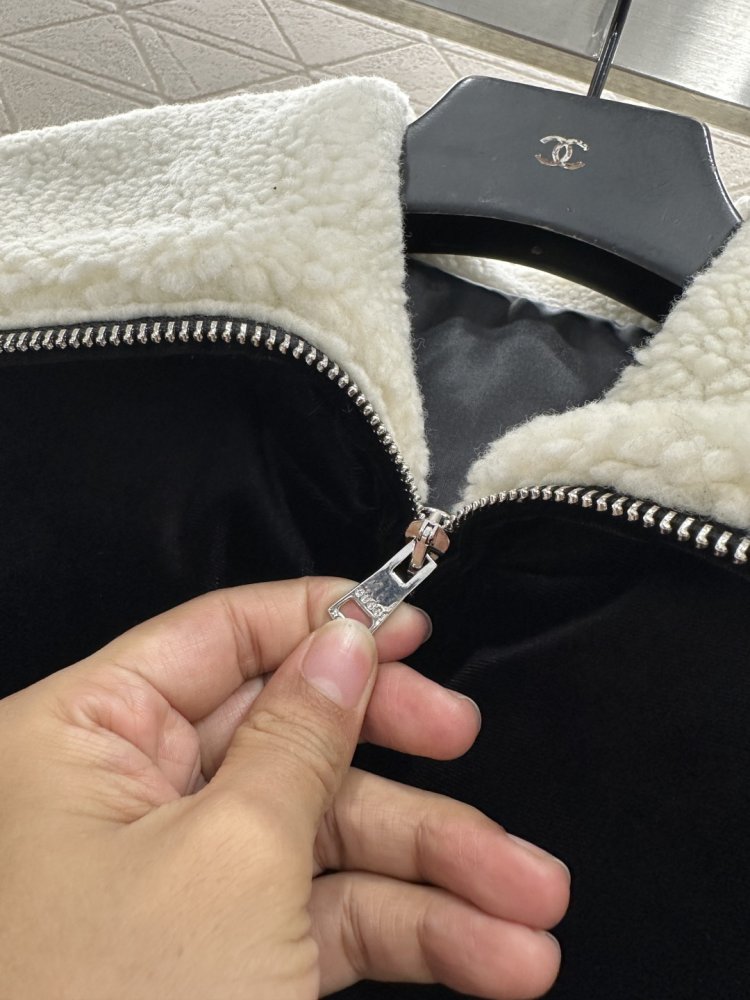 Бархатная пуховая куртка фото 7