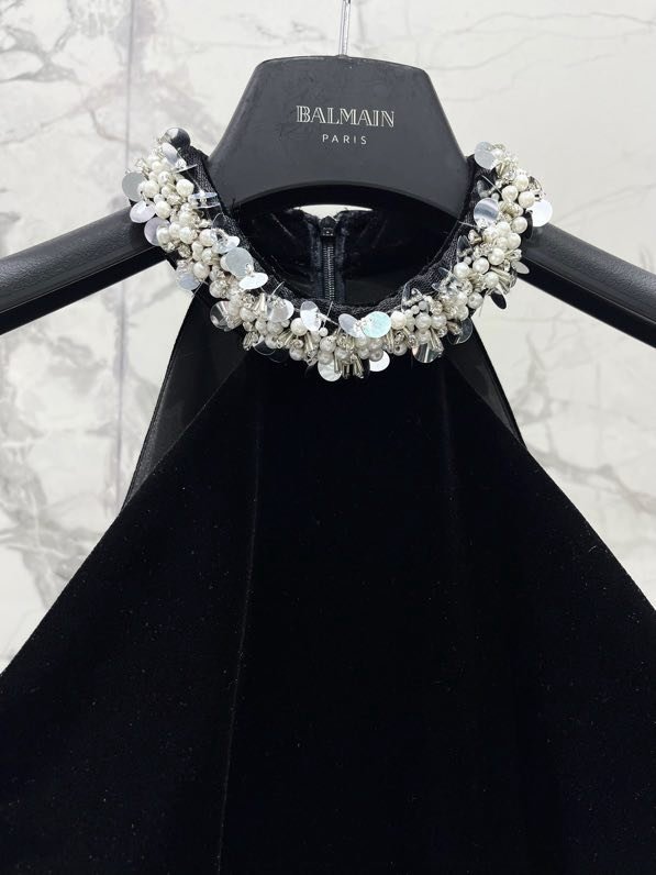 Бархатное платье с жемчужным воротником фото 3