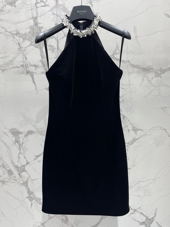 Бархатное платье с жемчужным воротником фото 6