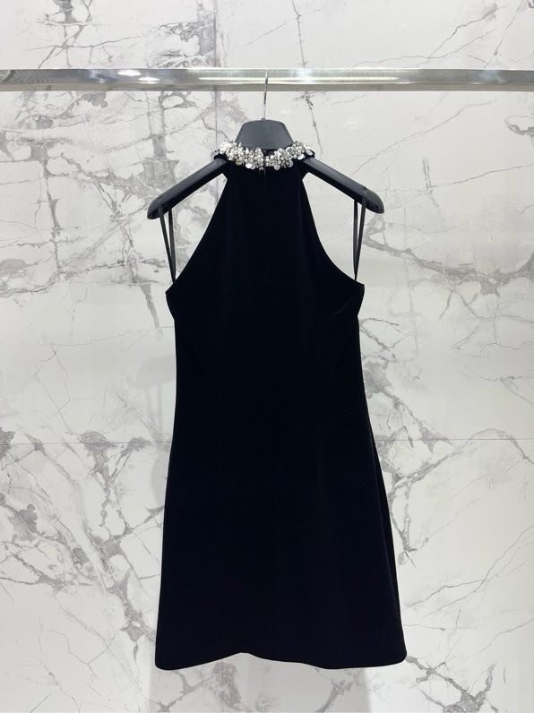 Бархатное платье с жемчужным воротником фото 9