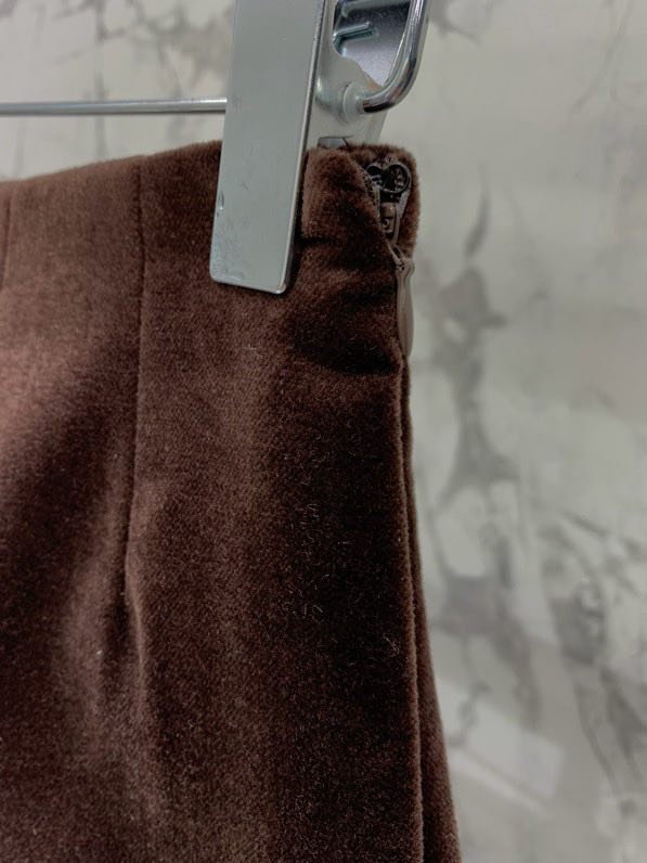 Velvet shorts from side lightning фото 3