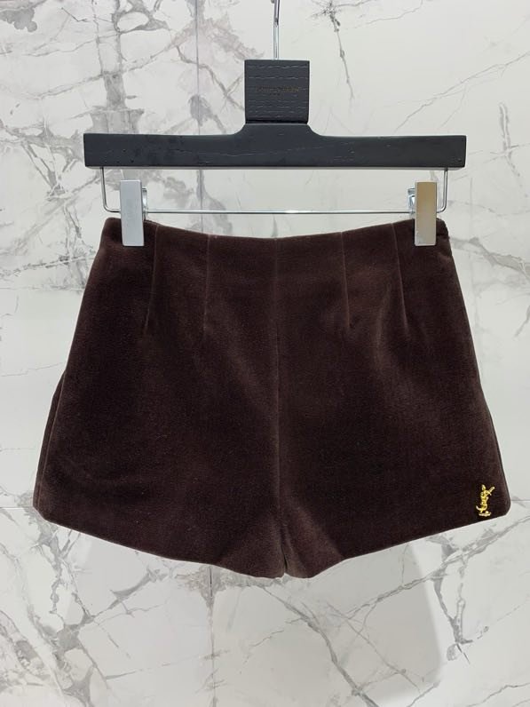 Velvet shorts from side lightning фото 5