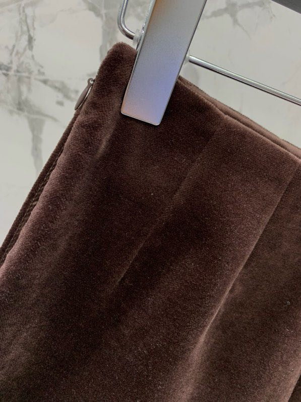 Velvet shorts from side lightning фото 6