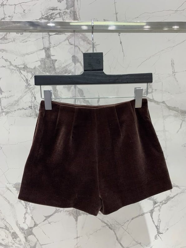 Velvet shorts from side lightning фото 8