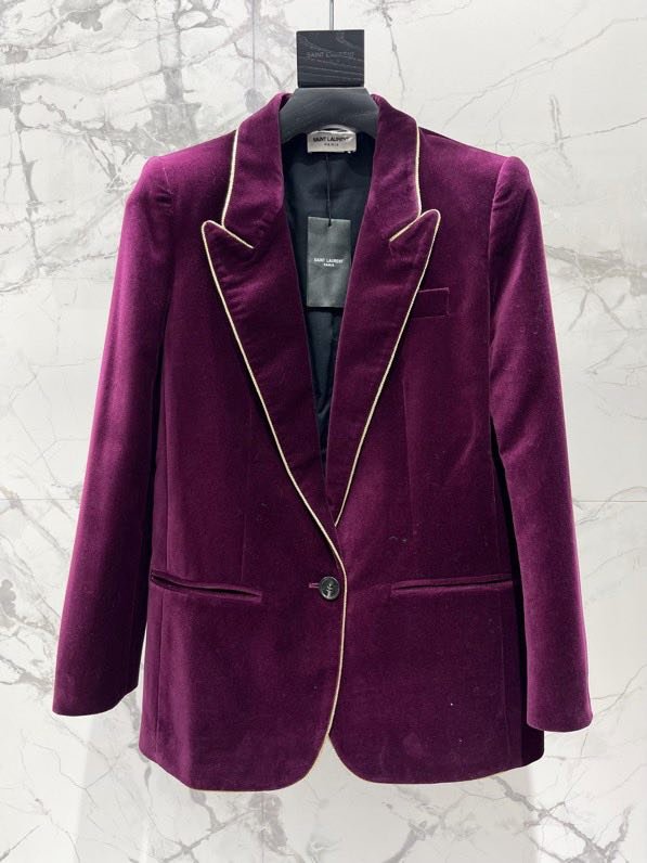 Бархатный бордовый пиджак женский
