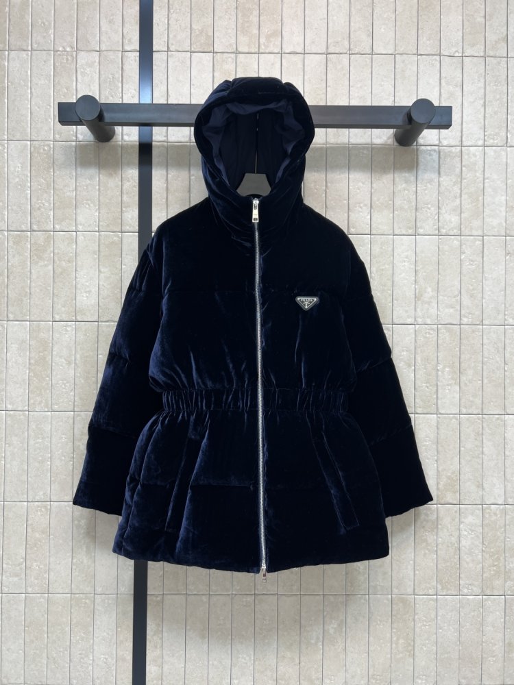 Бархатный пуховик женский