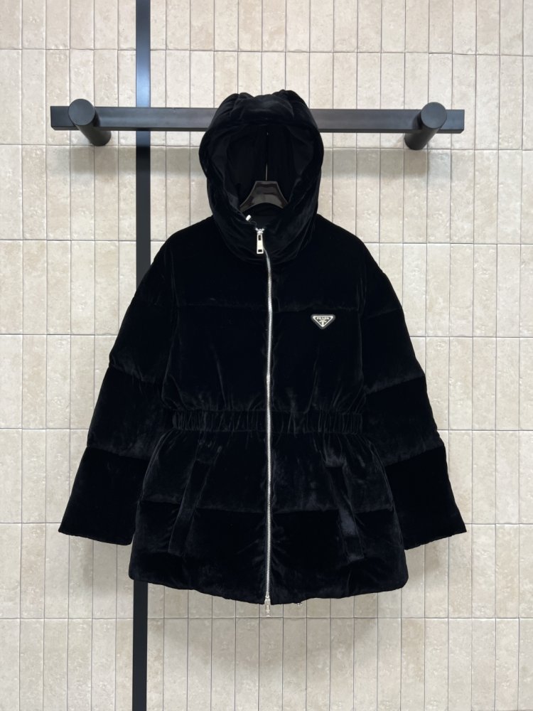 Оксамитовий пуховик жіночий