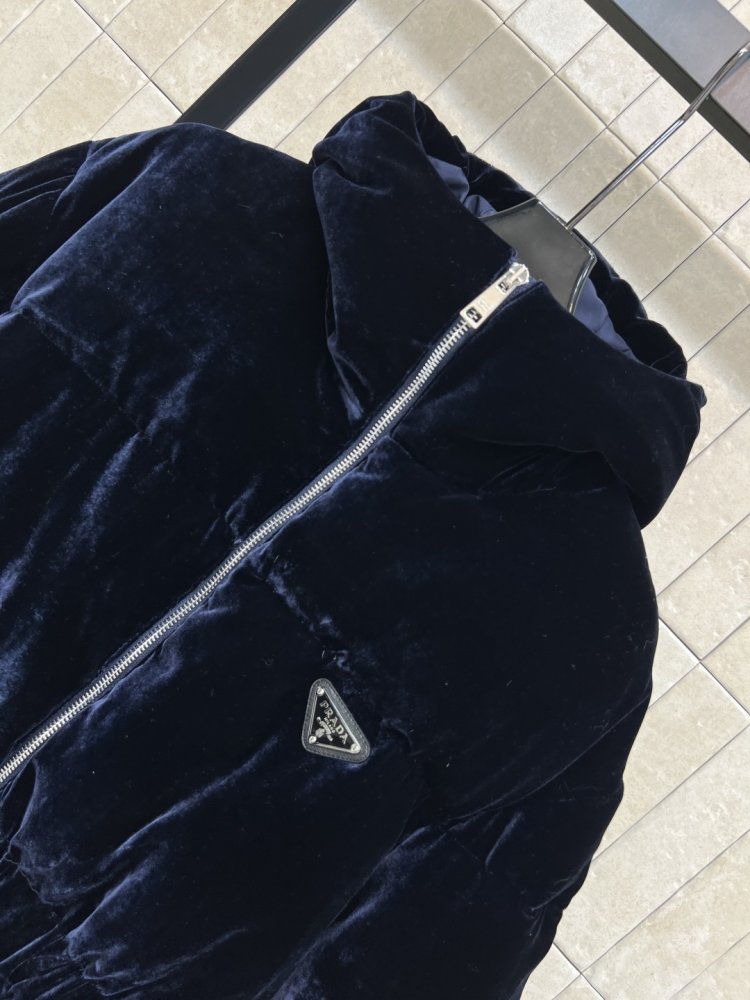 Бархатный пуховик женский фото 2